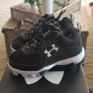 NIB Under Armour youth cleats